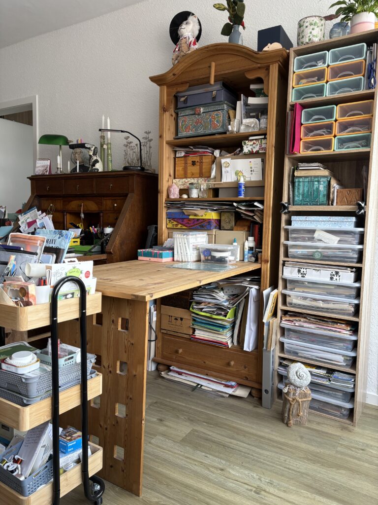 Unordnung Kreativ-Bereich Vorher-Bild